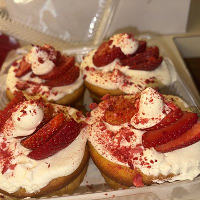 Strawberry Serenade Cupcakes 