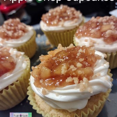 Apple Crisp Cupcakes 