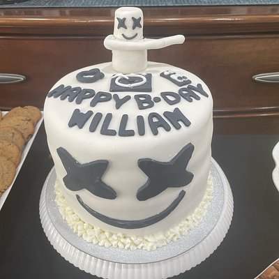 Marshmallow Man Cake