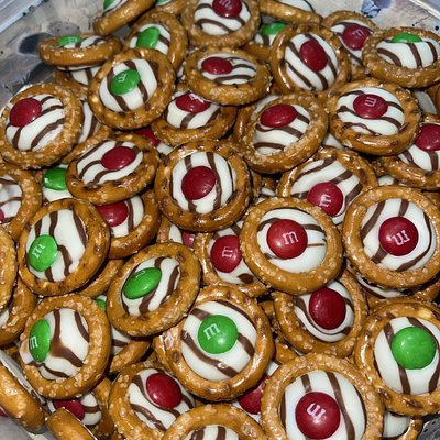 Hugs & Kisses Pretzel Bites