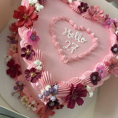 Vintage 10” Cake (30+servings) 