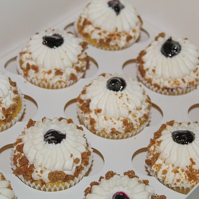 Blueberry Crisp Cupcakes 