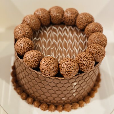 6” Brazilian honey bread cake - Milk  chocolate brigadeiro