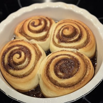 Cinnamon Rolls (6)