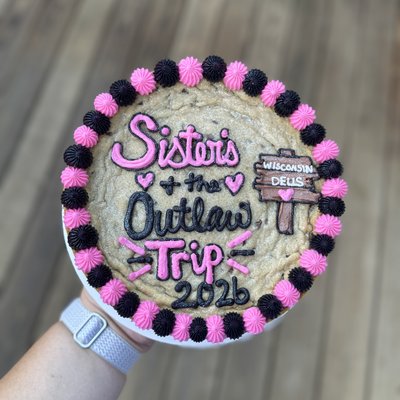 Double Stack 8” Round (18-20 Servings)