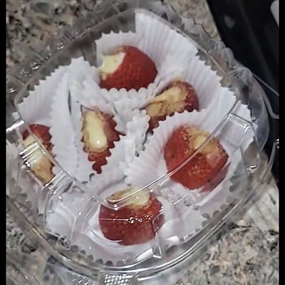 Cheesecake Stuffed Strawberries 6ct