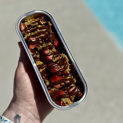 Dubai Strawberry “Boat” 