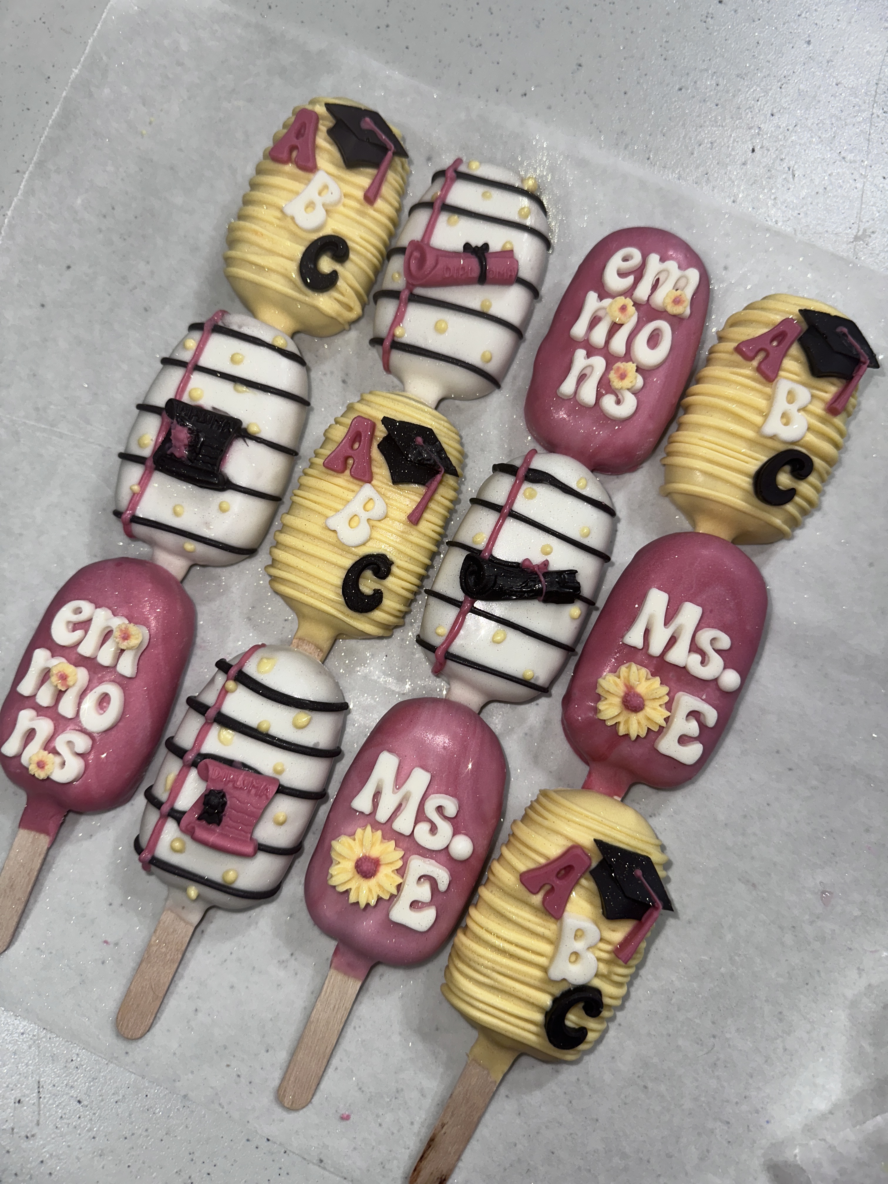 Back To School Cakesicles 🍰