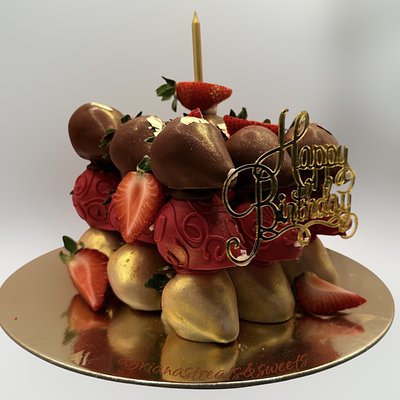 Dipped Strawberry Cake 