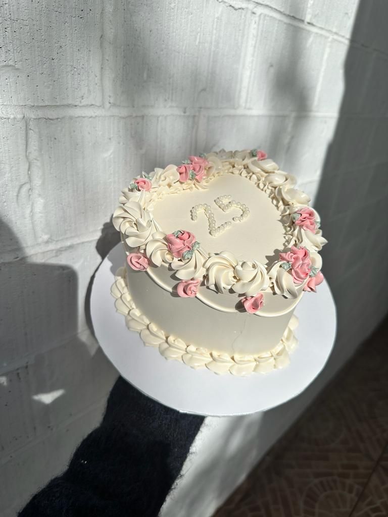 6" Heart Cake (10 Servings) 