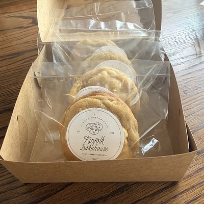 White Chocolate Macadamia Nut Cookies (half dozen)