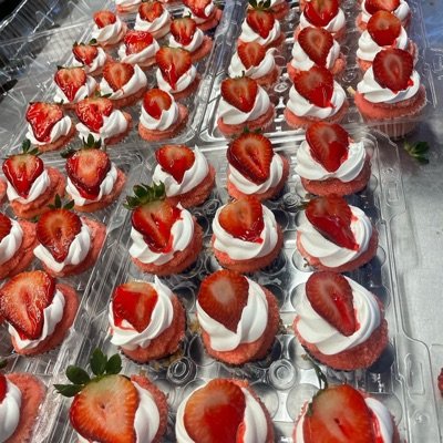 Gourmet Cupcakes  (1 Flavor Per Dozen)