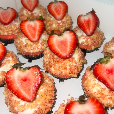 Strawberry Crunch Cupcakes (1 dozen)