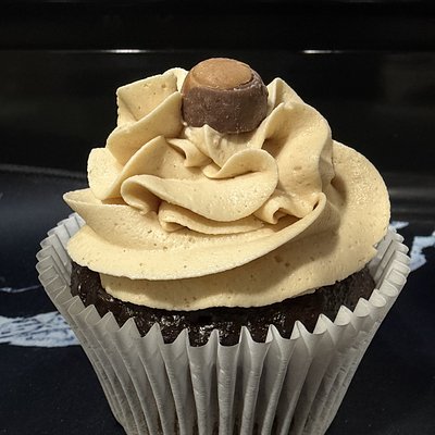 Chocolate Peanut Butter Cupcake 