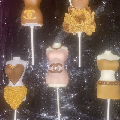 Chocolate Mannequin Lollipops 