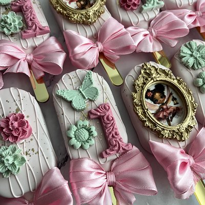 Luxury Cakesicles -medium