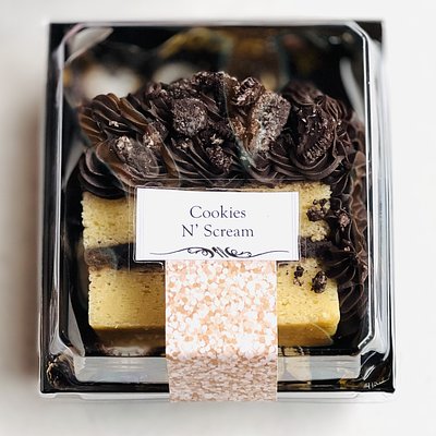✨🖤Cookies N’ Scream Cake Slices🖤✨