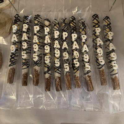 Caramel Pretzel Rods 
