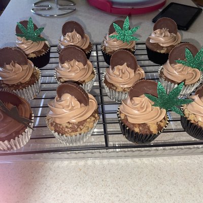 Reese’s Peanut Butter Cupcakes 