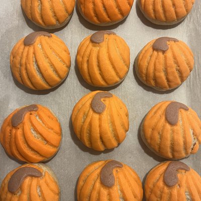Pumpkin Concha Bites