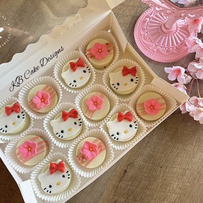 Hello kitty Oreo treats Dozen 