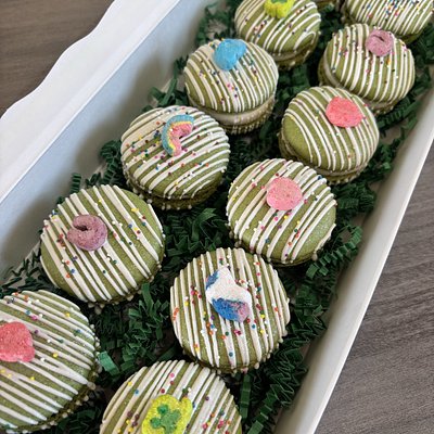 Lucky Charms Macarons