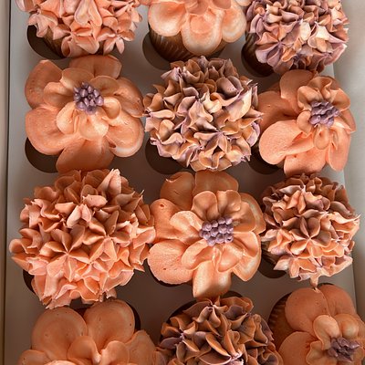 1 Dozen Decorative Cupcakes 