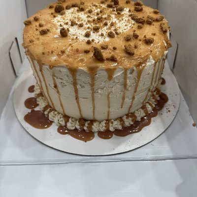 Caramel Banana Biscoff Cake 