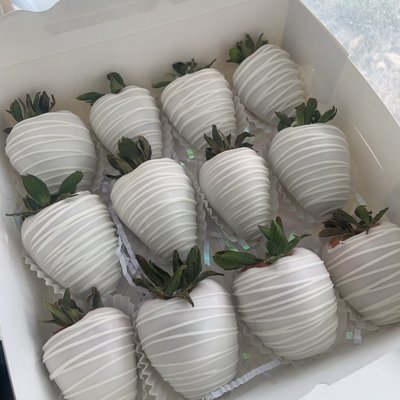 12 Chocolate Covered Strawberries 