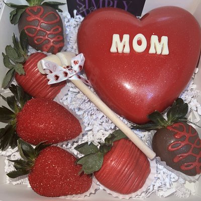 Breakable Heart + 12 Strawberries