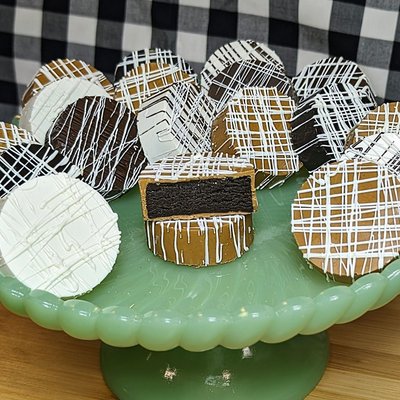 One Dozen Oreo Truffle Puck