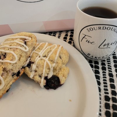 Blueberry Vanilla Scones (8 Count)