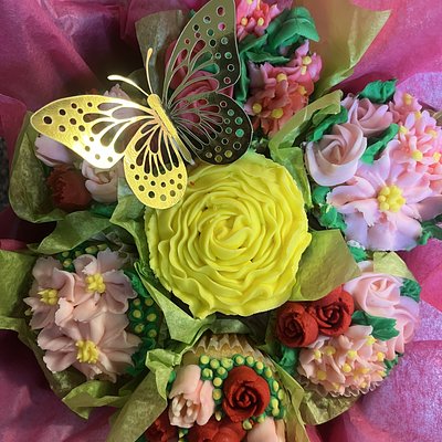 Floral Bouquet 7 Jumbo Cupcakes