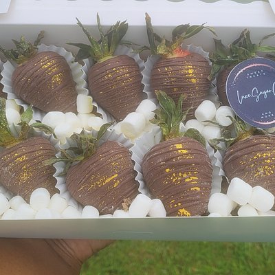 12 Count Chocolate Strawberries