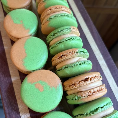 Caramel Apple Macaron