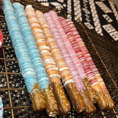 Chocolate Covered Pretzels Basic Dozen