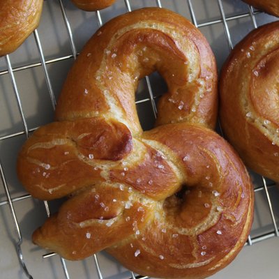 Sourdough Large Pretzels & Cheese