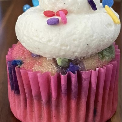 15 Jumbo Confetti Cupcakes