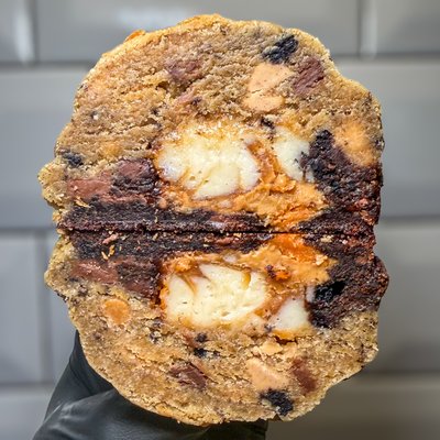 Mini: Chocolate Peanut Butterfinger Cheesecake 🥜 