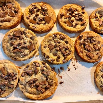 Browned Butter Sourdough Chocolate Chip Cookie