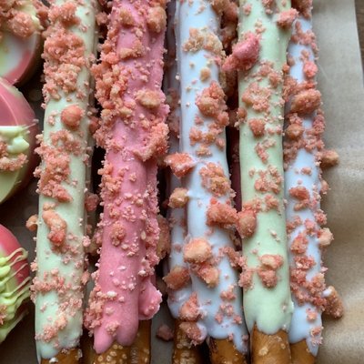 Chocolate Covered Pretzel Rods