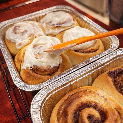 Jumbo Cinnamon Rolls (4 ct)