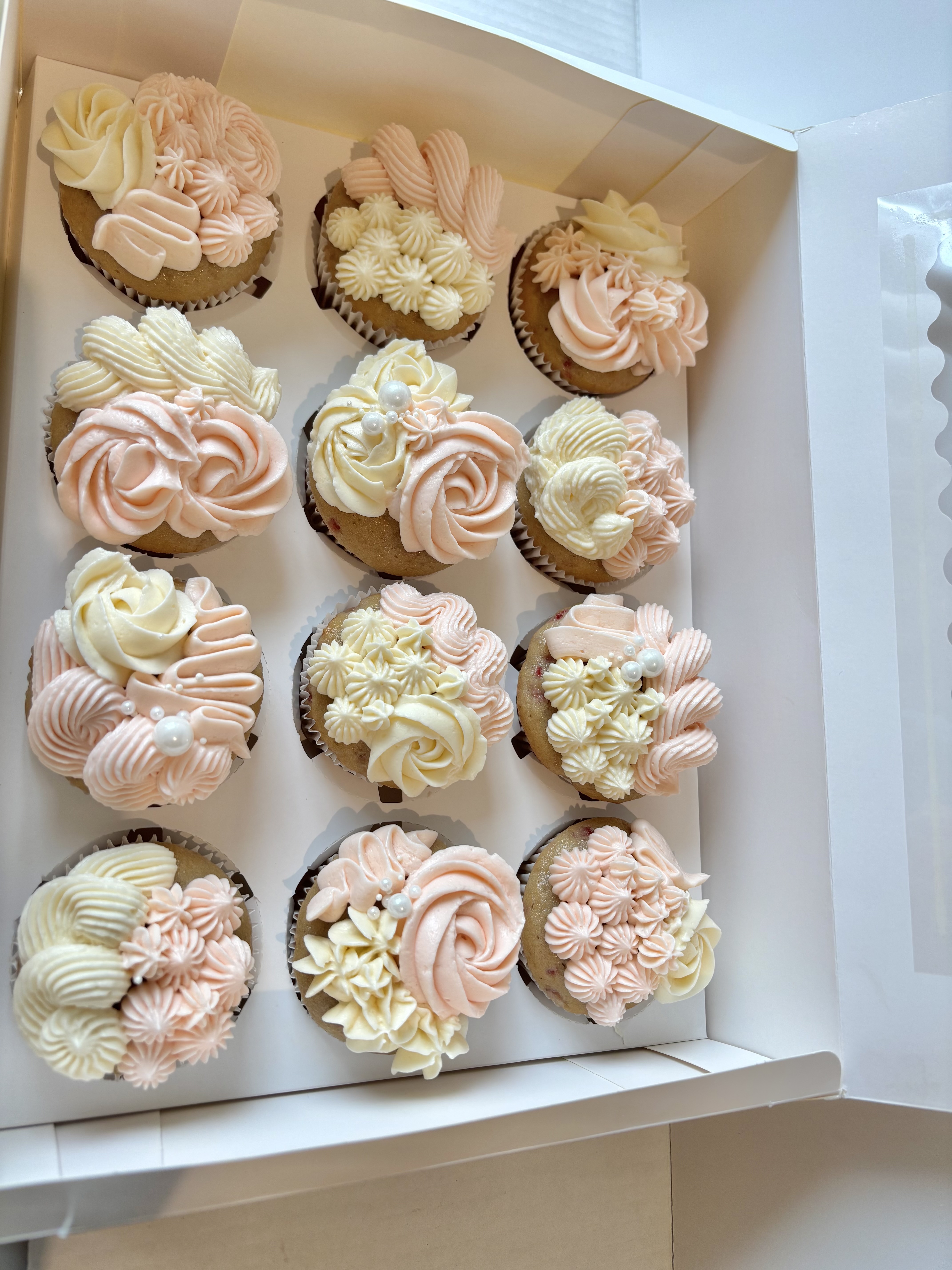 Decorated Cupcakes 1 Dozen 