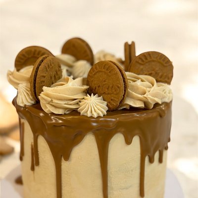 6” Vanilla Biscoff Cake