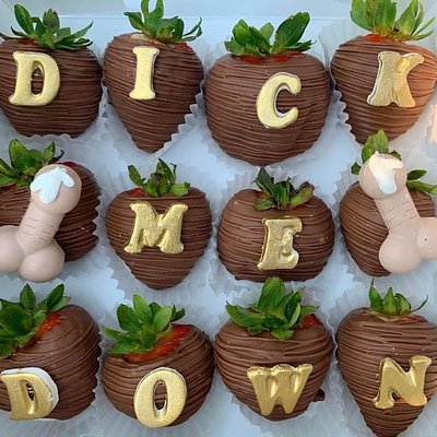 Naughty strawberries (12pk) 