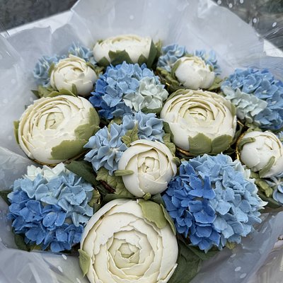 Custom Floral Cupcakes Bouquet (12)