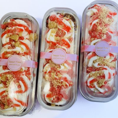 Strawberry Crunch Mini Cake