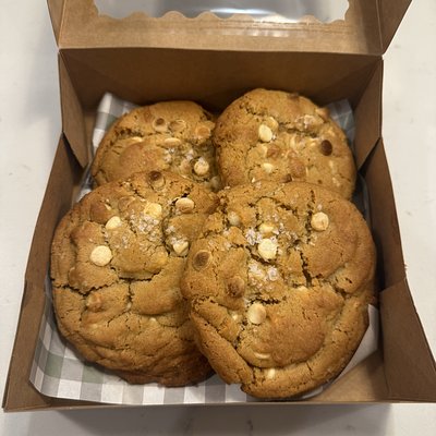 4-pack Jumbo NYC-style 6oz Lemon White Chocolate Chip Sourdough Cookies.