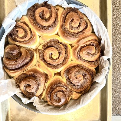 Cinnamon Rolls 10” Round Pan