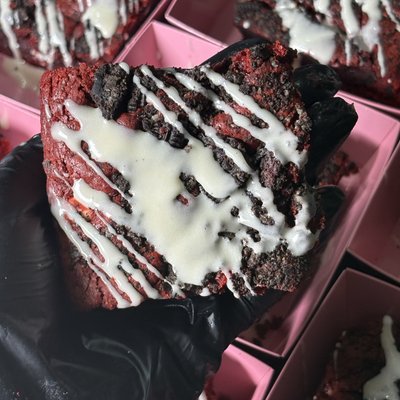 Red Velvet Oreo Brownie 